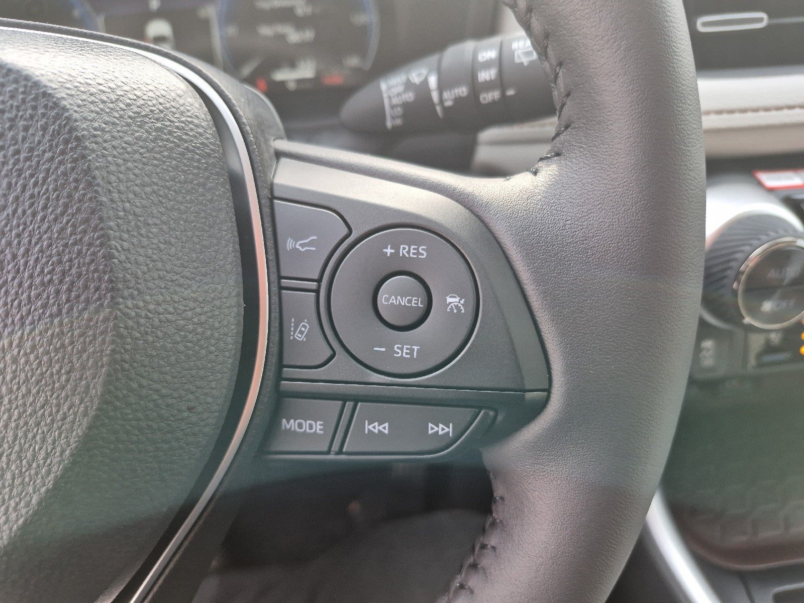 2025 Toyota RAV4 4DR FWD LIMITED