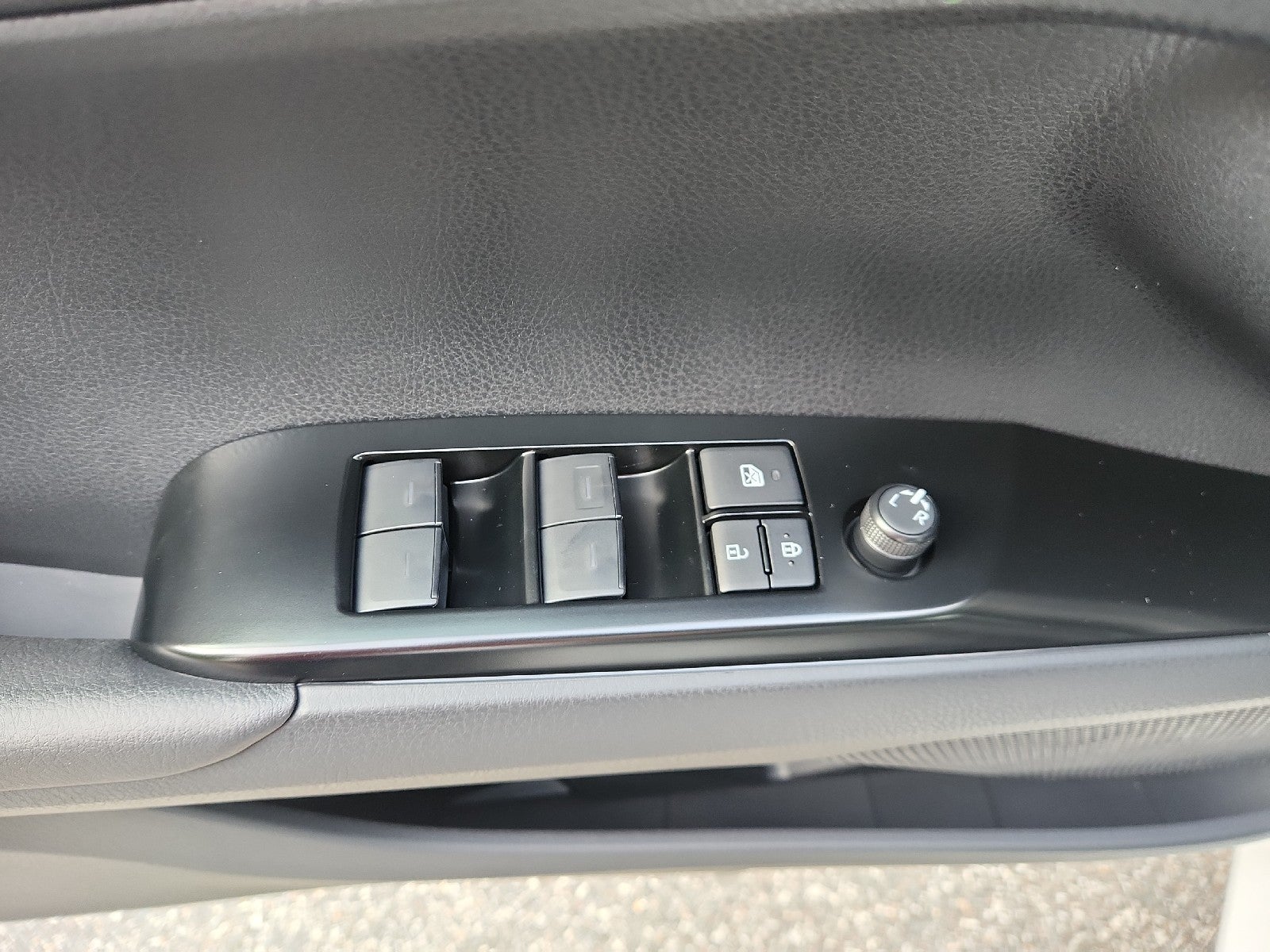 2026 Toyota Camry 4DR CVT HYB LE
