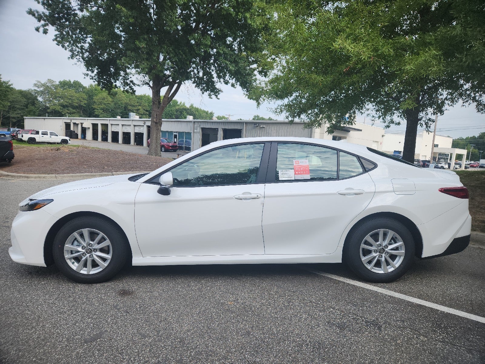 2026 Toyota Camry 4DR CVT HYB LE