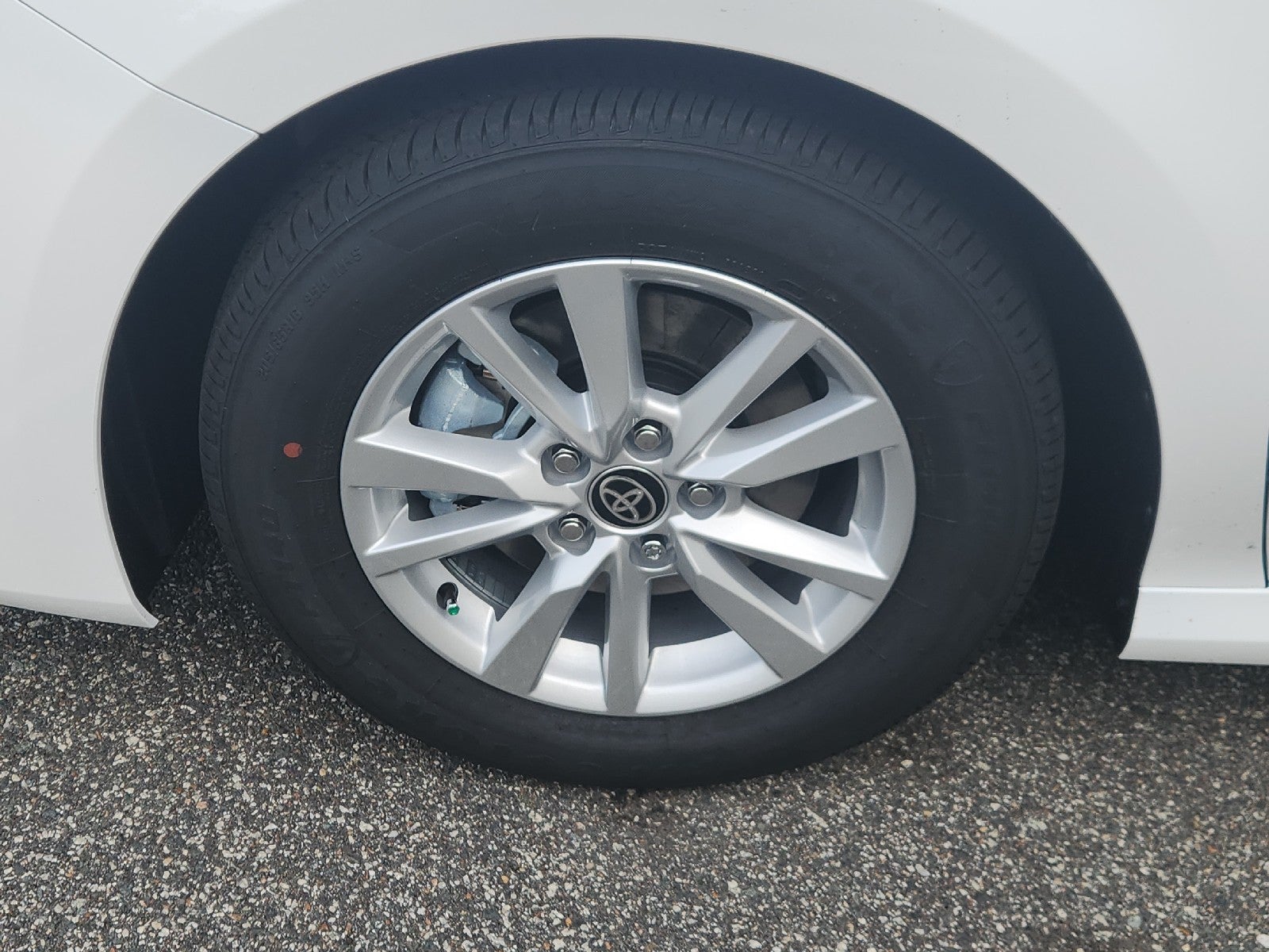 2026 Toyota Camry 4DR CVT HYB LE