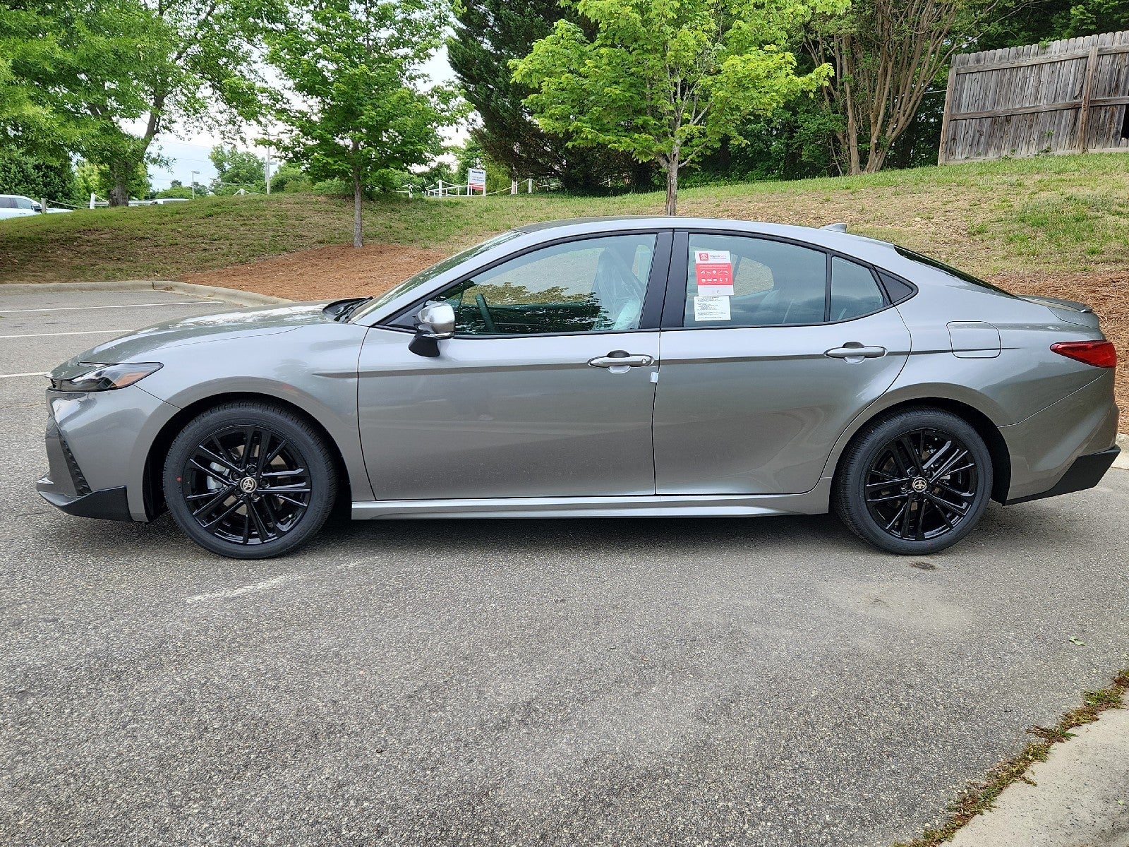 2026 Toyota Camry 4DR CVT HYB SE