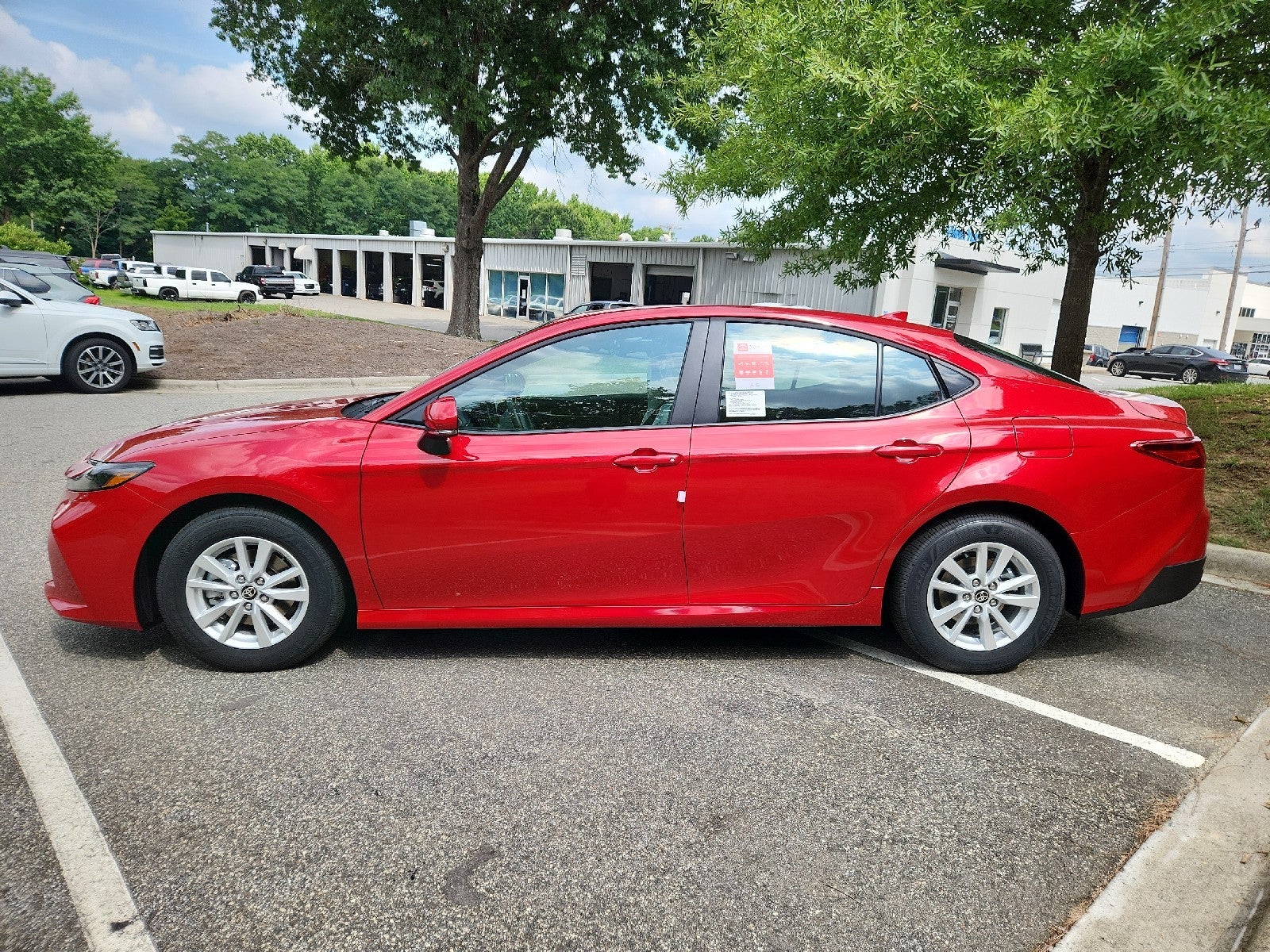 2026 Toyota Camry 4DR CVT HYB LE