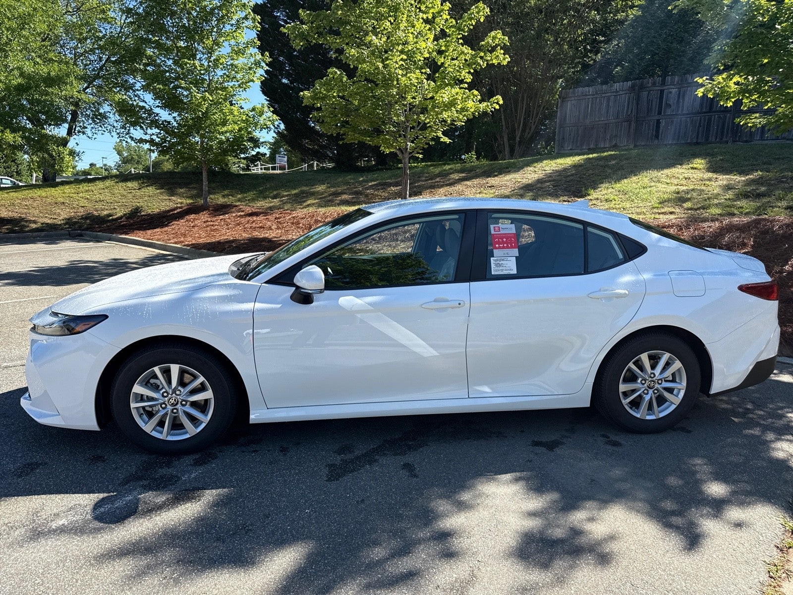 2026 Toyota Camry 4DR CVT HYB LE