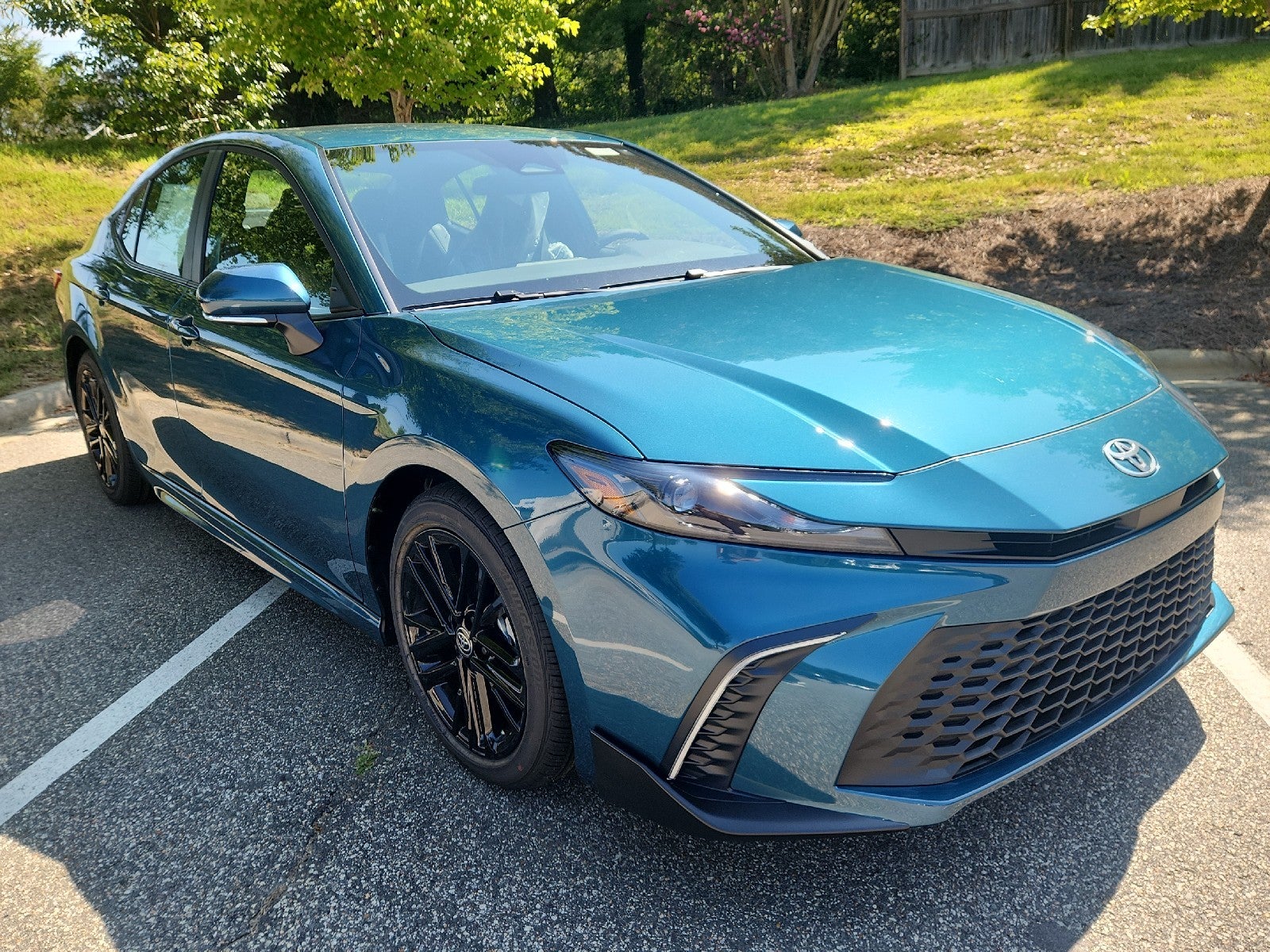 2026 Toyota Camry 4DR CVT HYB SE
