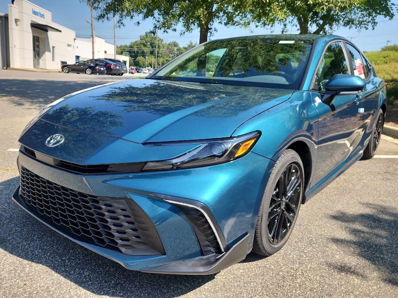 2026 Toyota Camry 4DR CVT HYB SE
