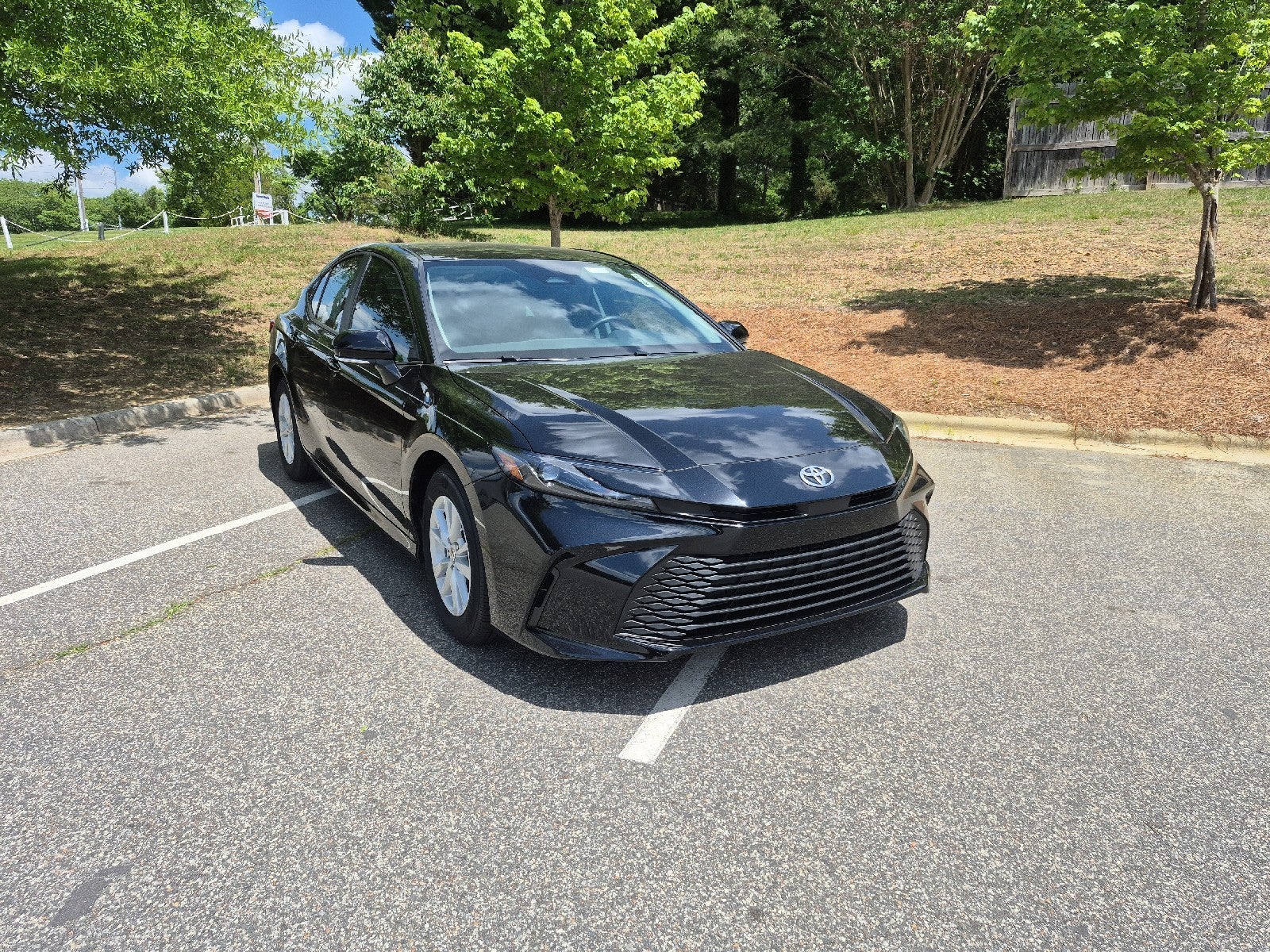 2026 Toyota Camry 4DR CVT HYB LE