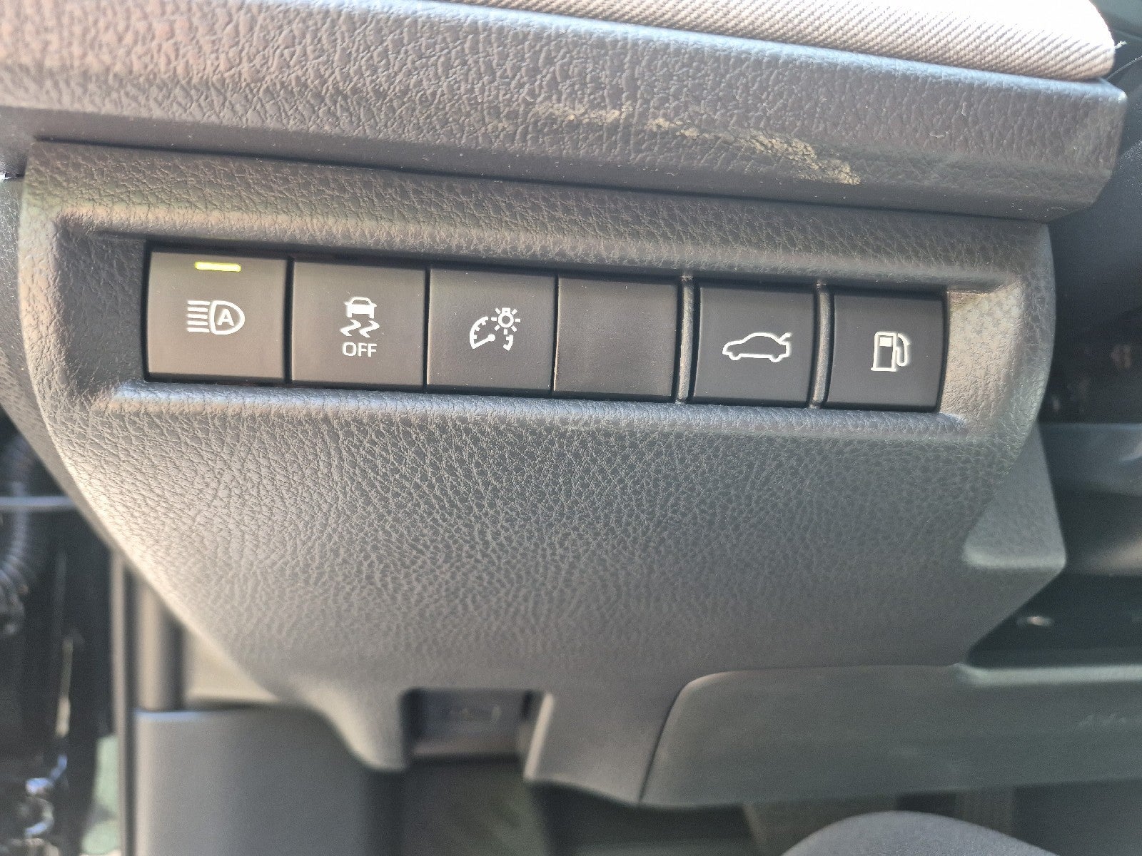 2026 Toyota Camry 4DR CVT HYB LE