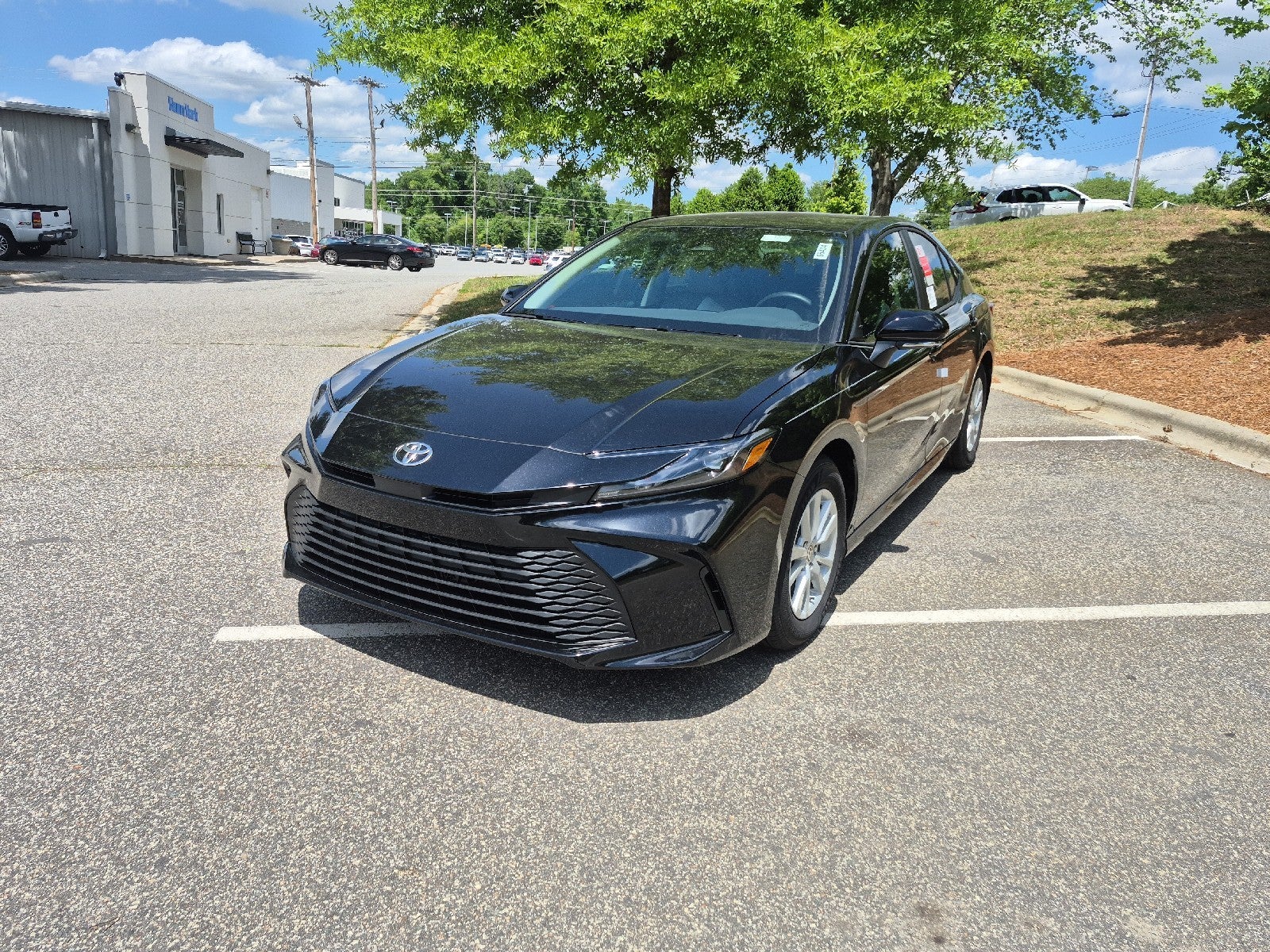 2026 Toyota Camry 4DR CVT HYB LE