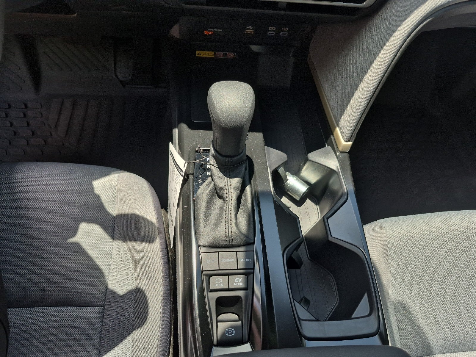 2026 Toyota Camry 4DR CVT HYB LE