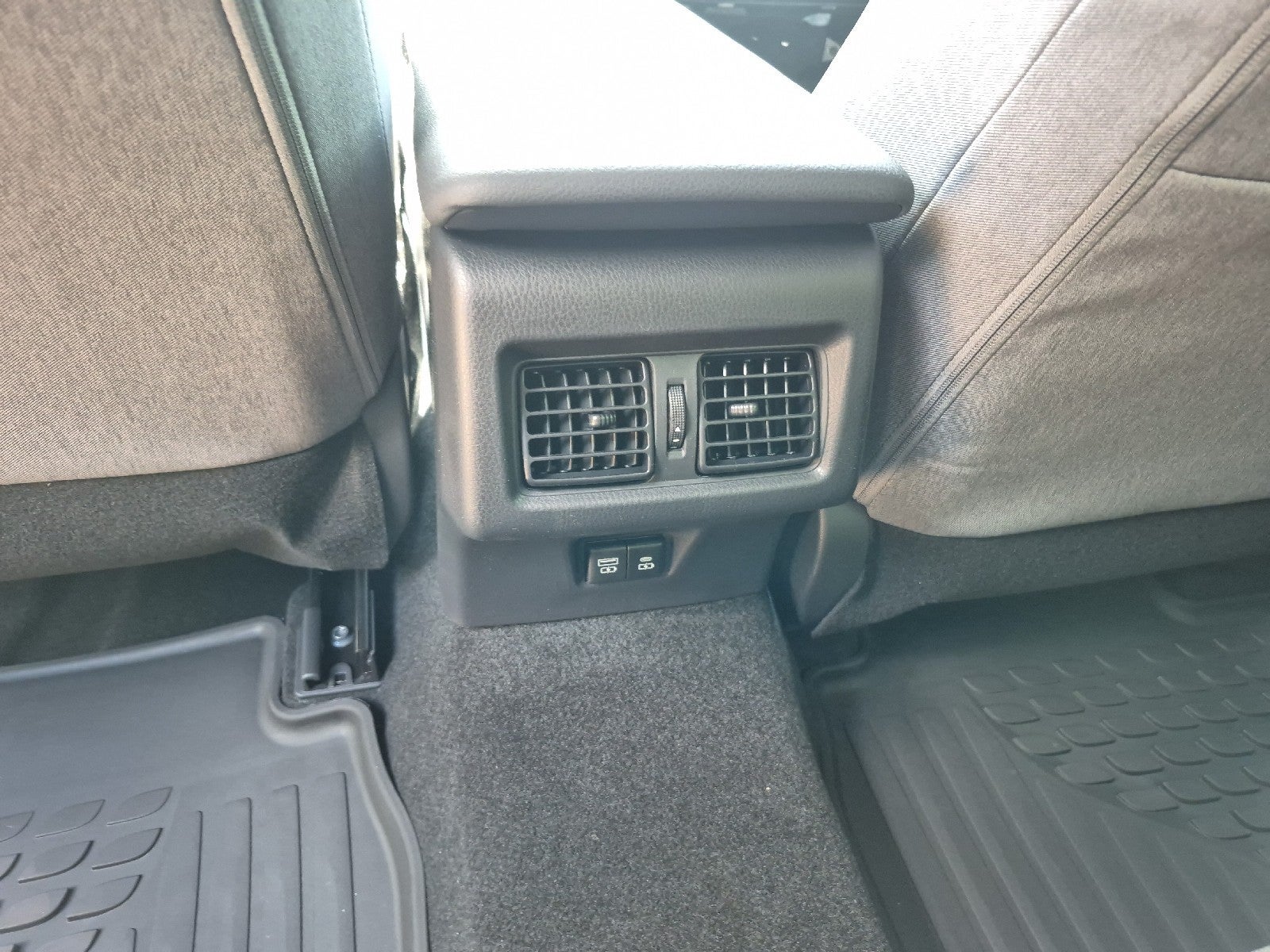 2026 Toyota Camry 4DR CVT HYB LE