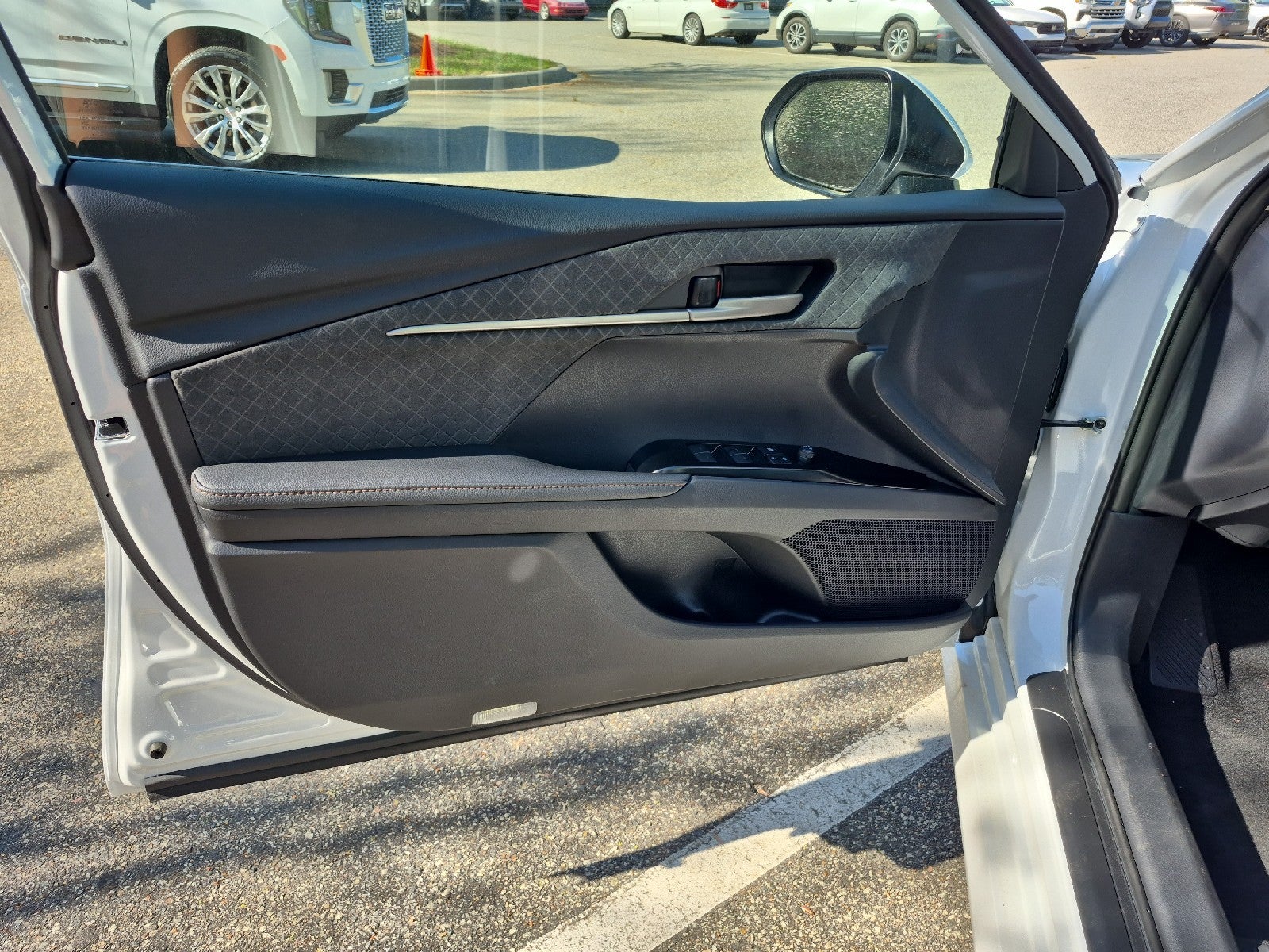 2026 Toyota Camry 4DR CVT HYB XLE