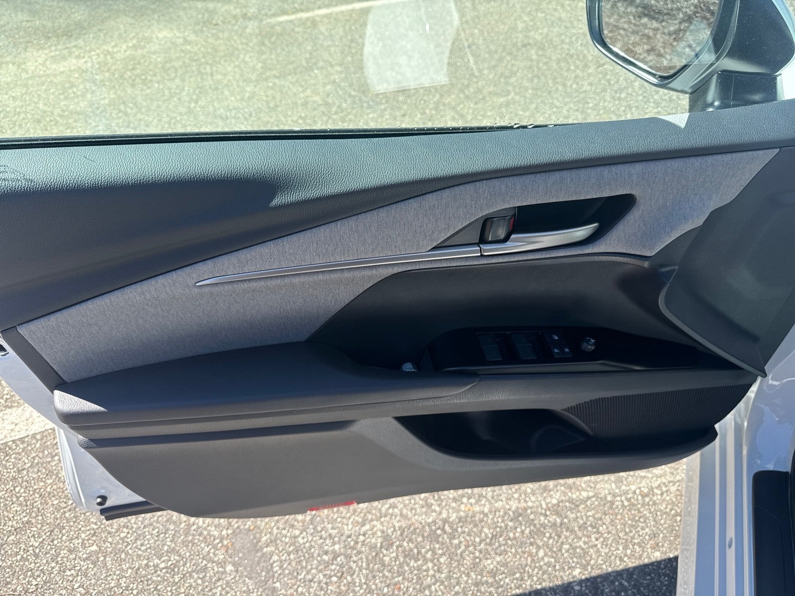 2026 Toyota Camry 4DR CVT HYB LE