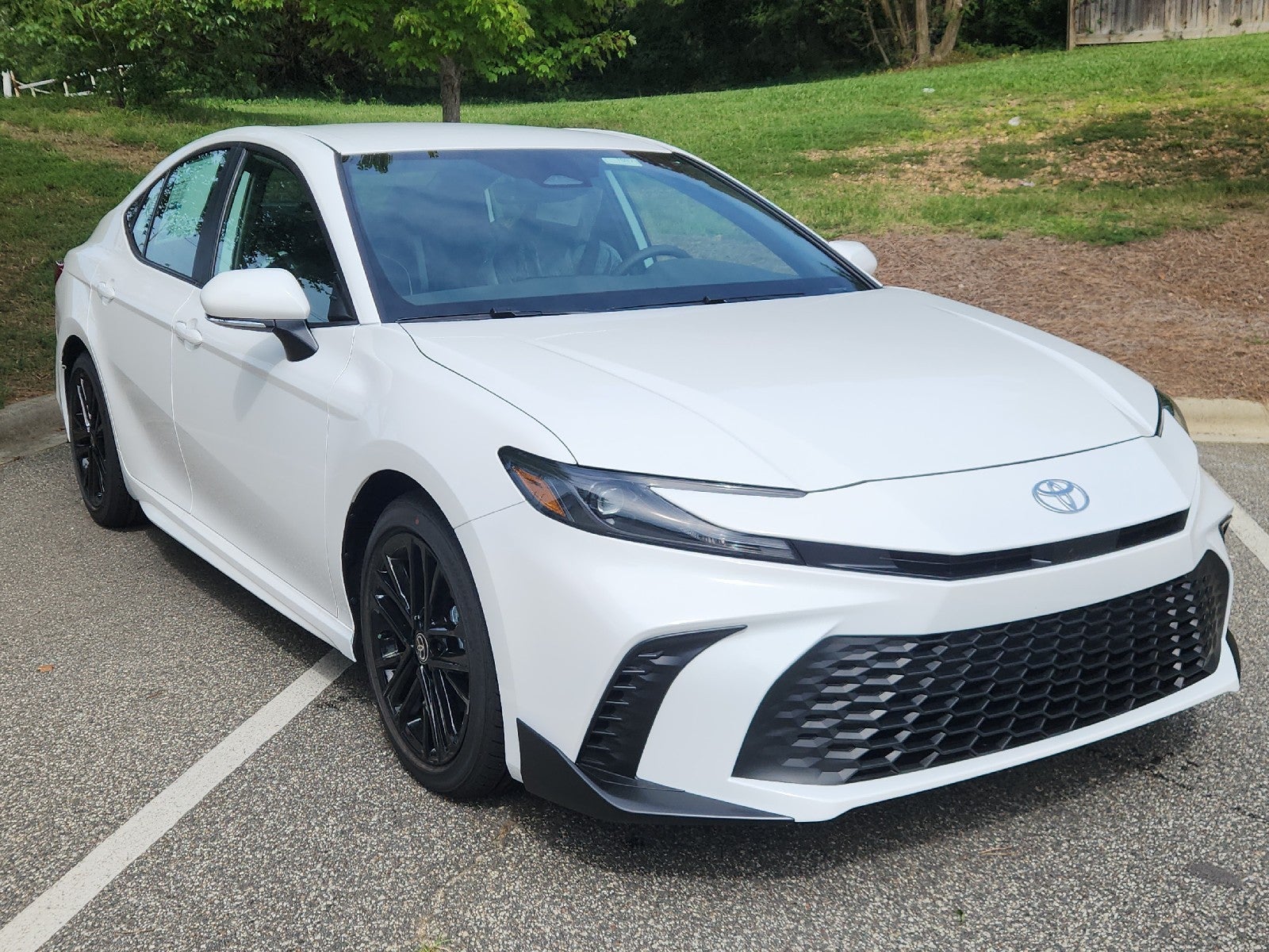 2026 Toyota Camry 4DR CVT HYB SE