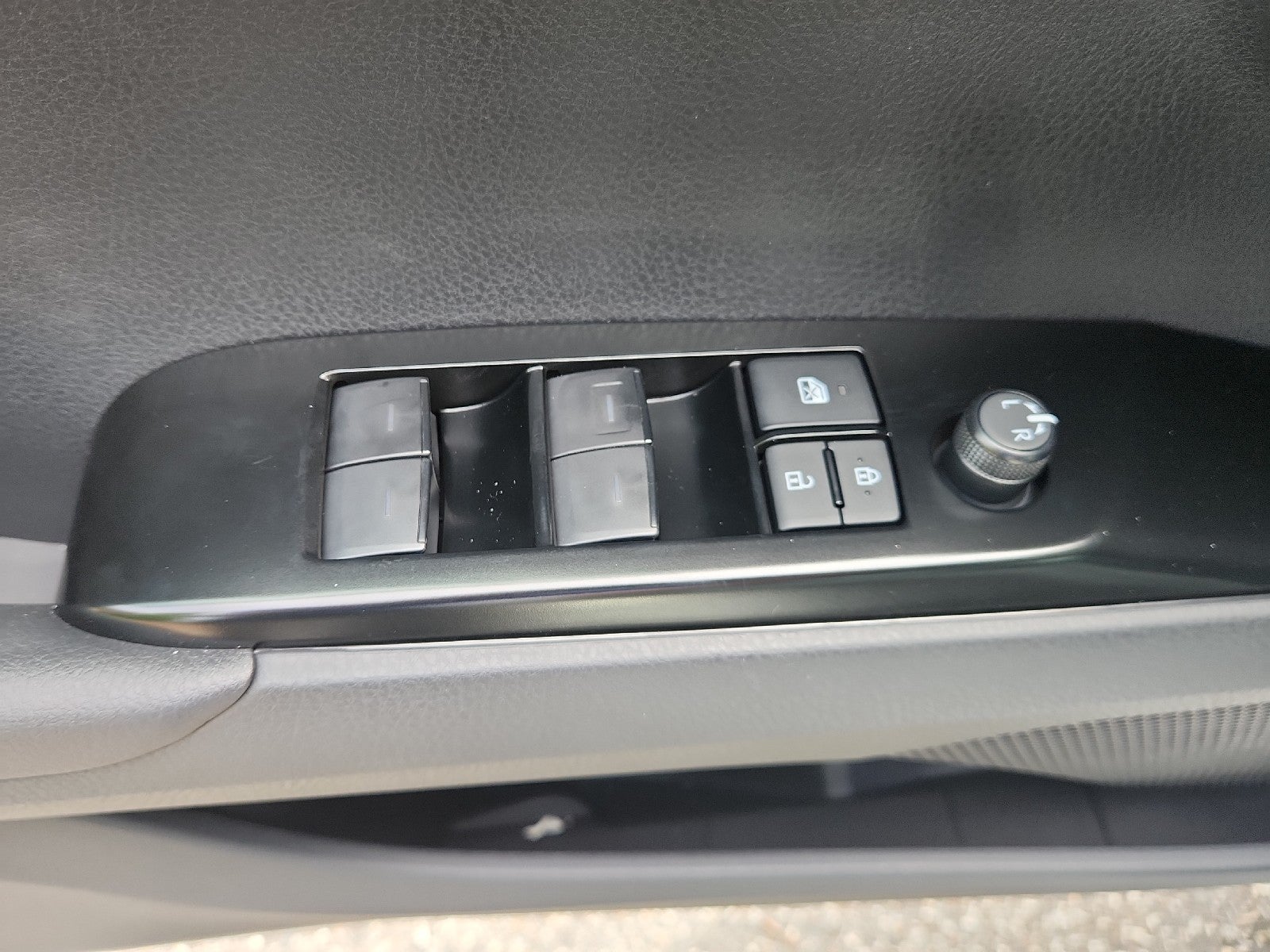 2026 Toyota Camry 4DR CVT HYB SE
