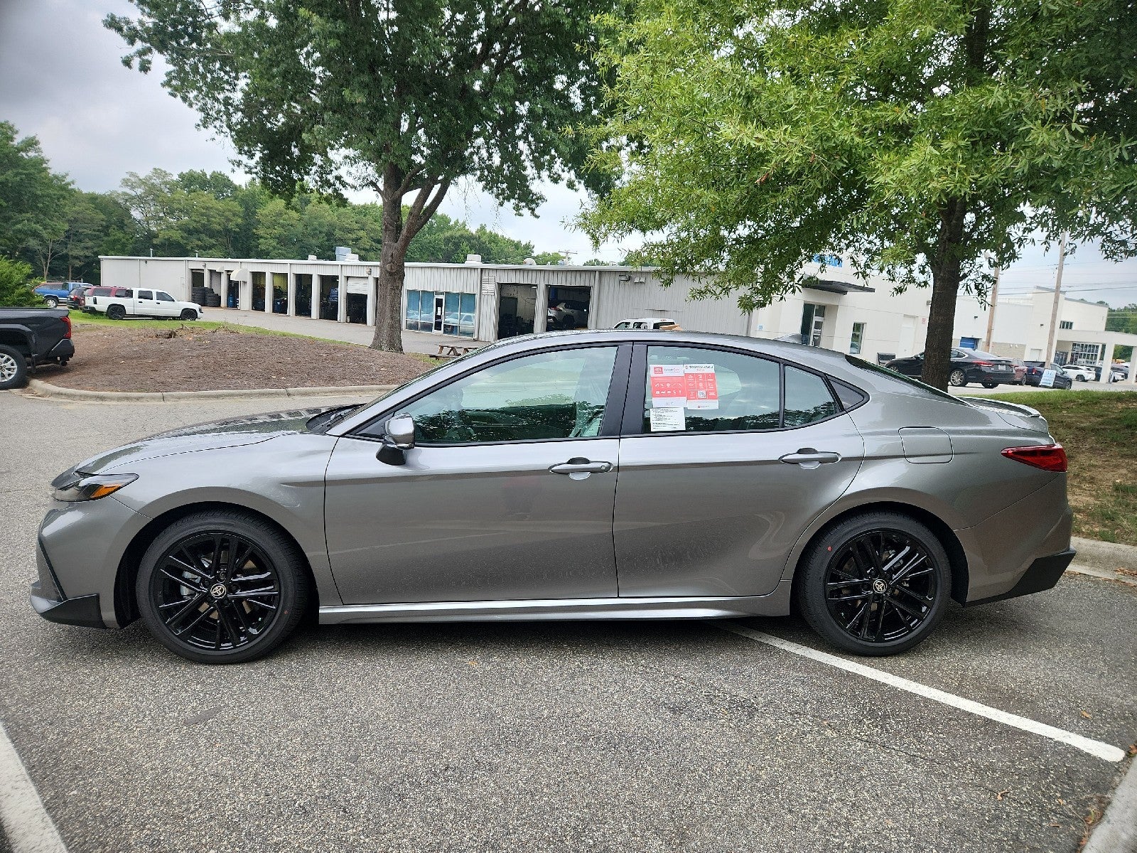 2026 Toyota Camry 4DR CVT HYB SE