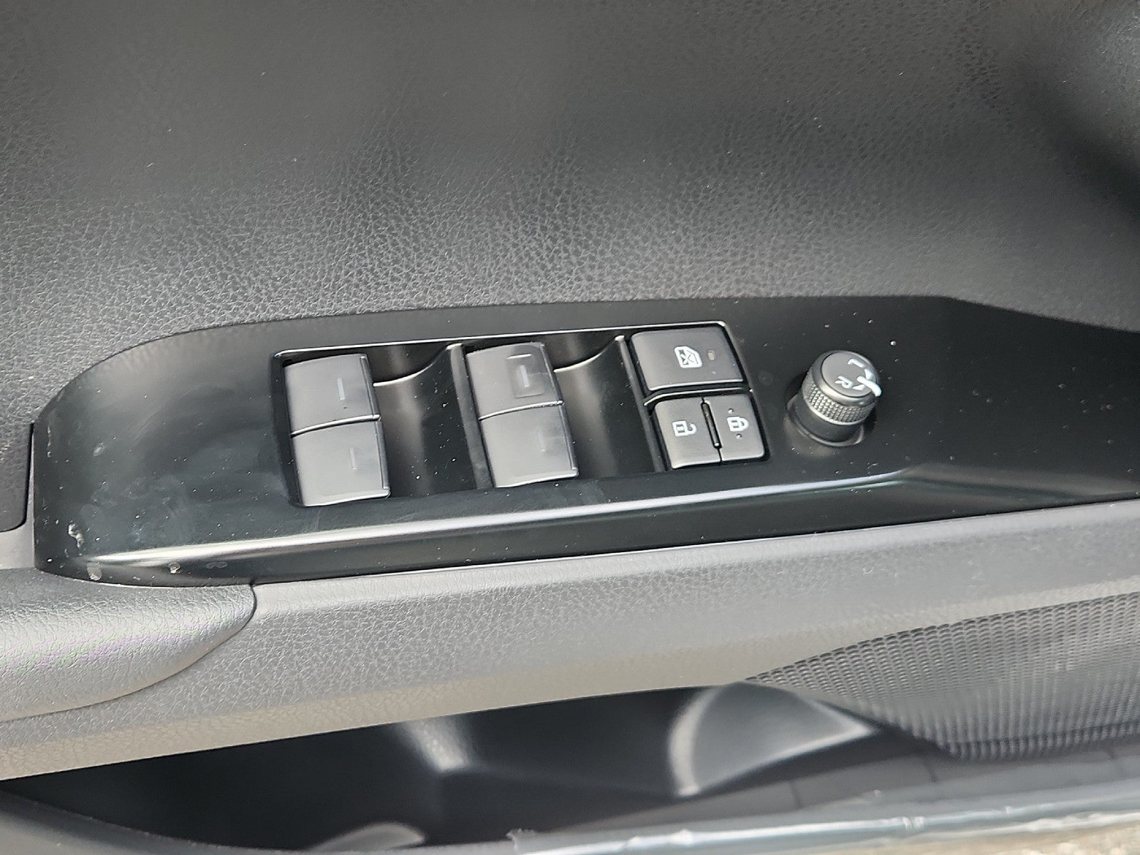 2026 Toyota Camry 4DR CVT HYB LE