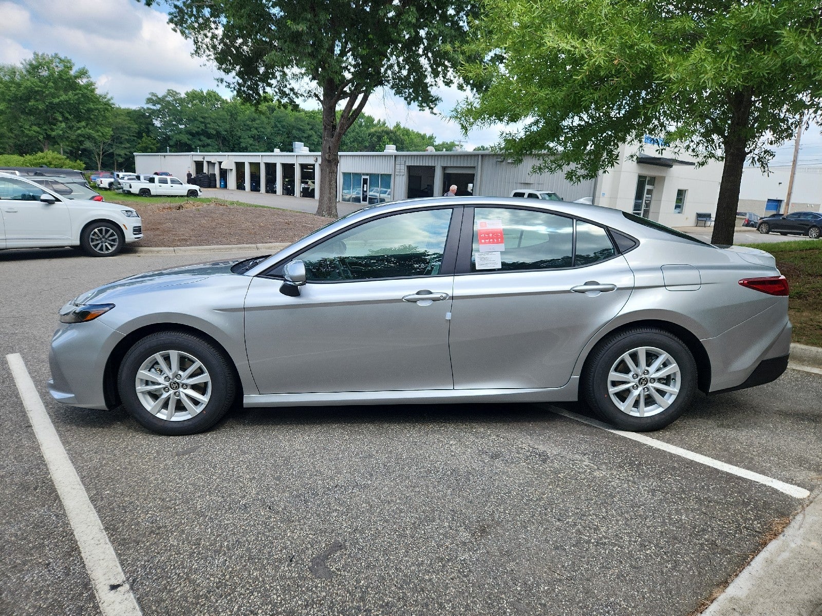 2026 Toyota Camry 4DR CVT HYB LE