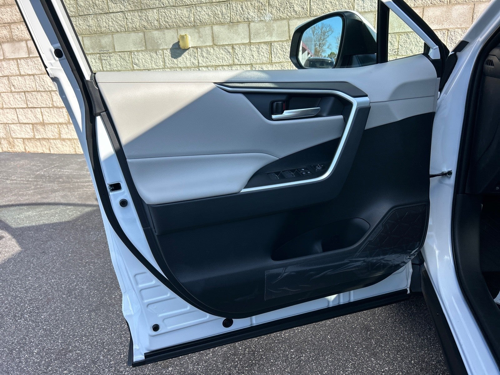 2025 Toyota RAV4 4DR AWD HYB XLE