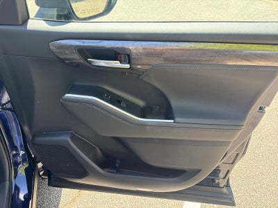 2026 Toyota Highlander 4DR HYB AWD PLATINUM