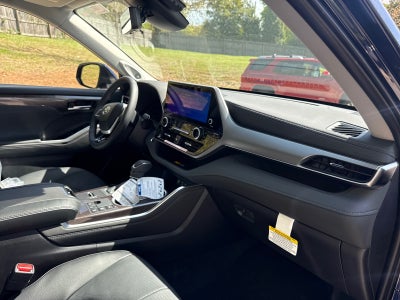 2026 Toyota Highlander 4DR HYB AWD PLATINUM