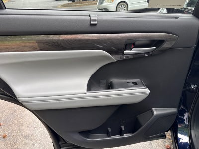 2026 Toyota Highlander 4DR AWD PLATINUM