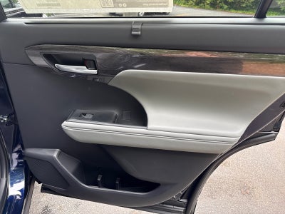 2026 Toyota Highlander 4DR AWD PLATINUM