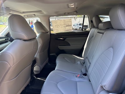 2026 Toyota Highlander 4DR AWD XLE