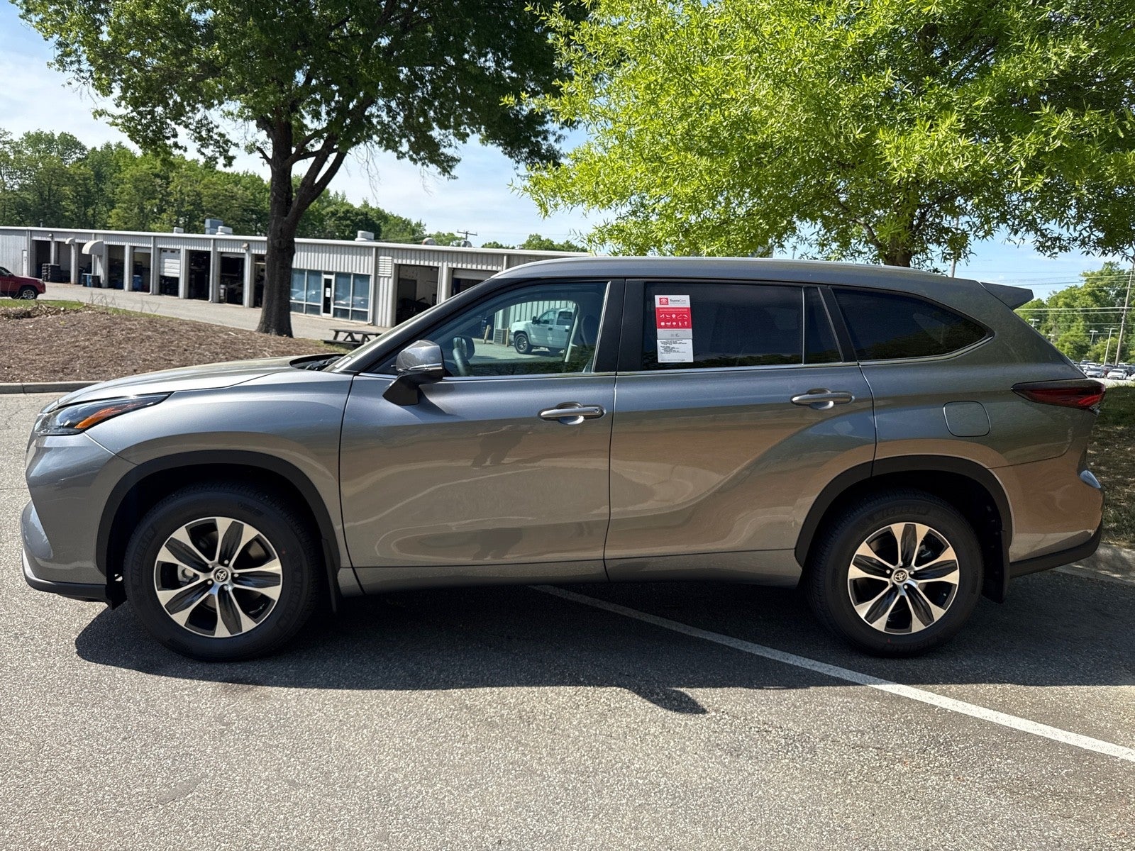 2026 Toyota Highlander 4DR AWD XLE