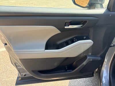 2026 Toyota Highlander 4DR AWD XLE