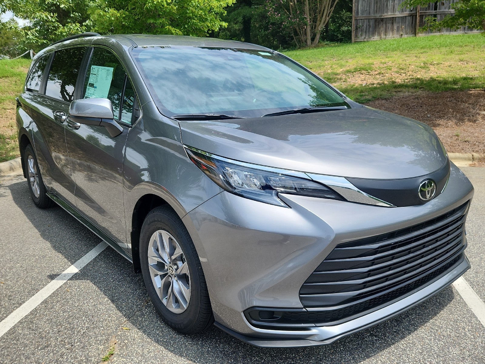 2026 Toyota Sienna 4DR AWD 8P LE