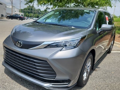 2026 Toyota Sienna 4DR AWD 8P LE