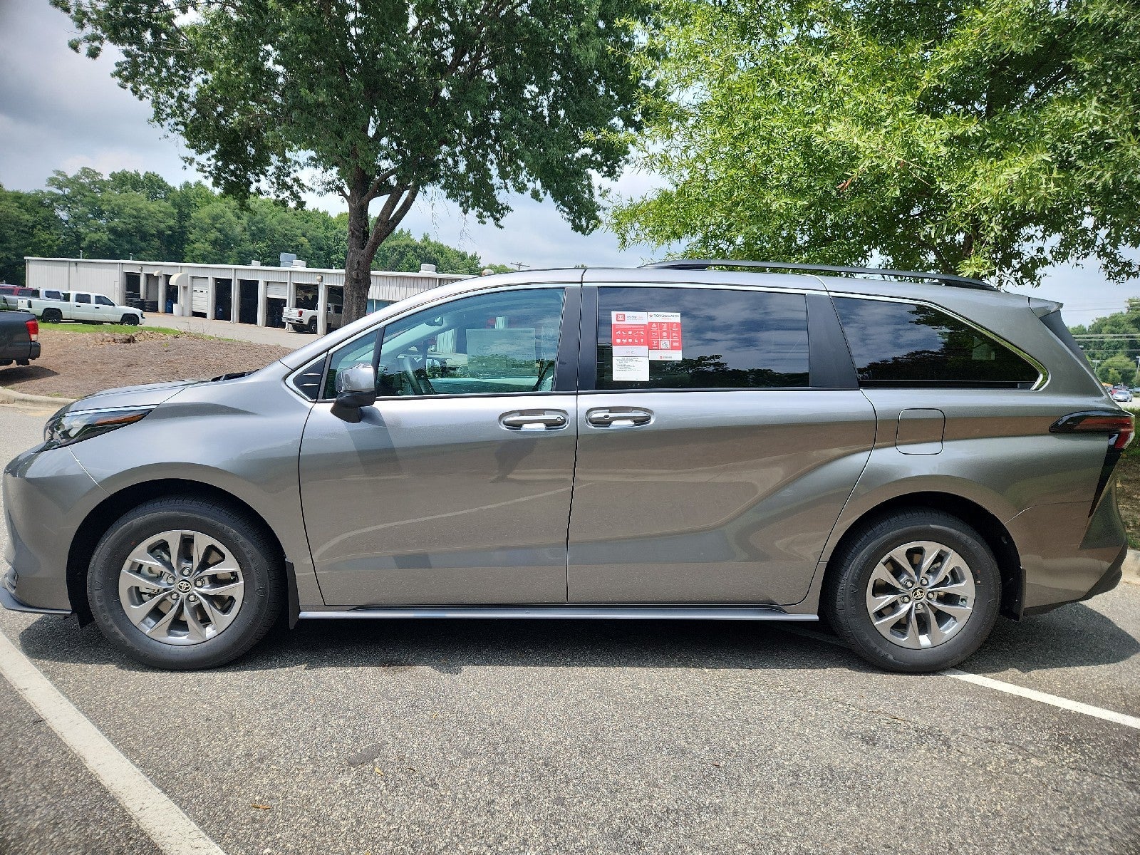 2026 Toyota Sienna 4DR AWD 8P LE