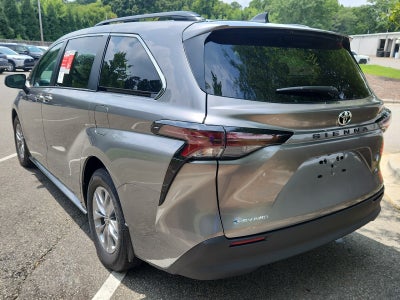 2026 Toyota Sienna 4DR AWD 8P LE