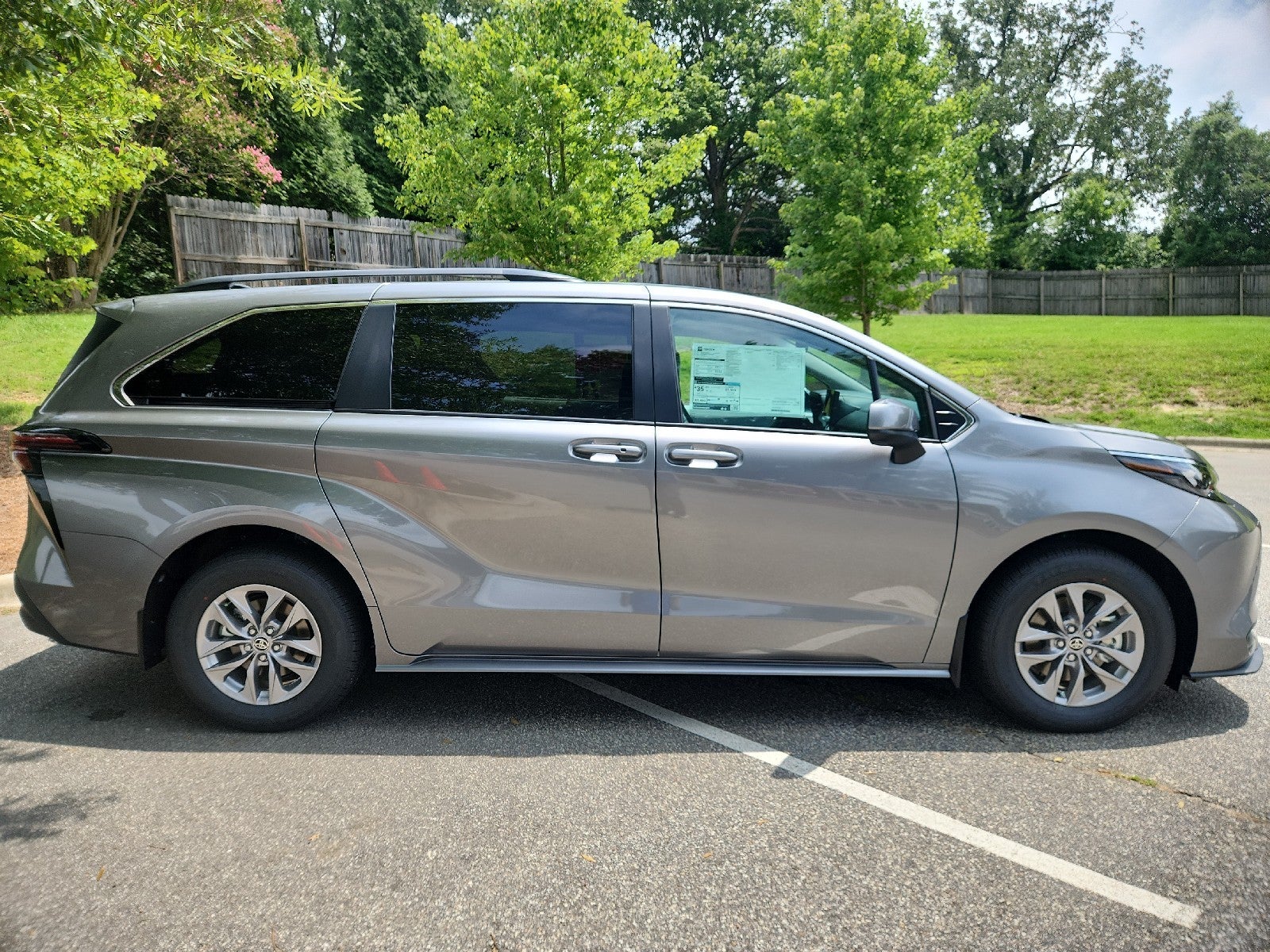 2026 Toyota Sienna 4DR AWD 8P LE
