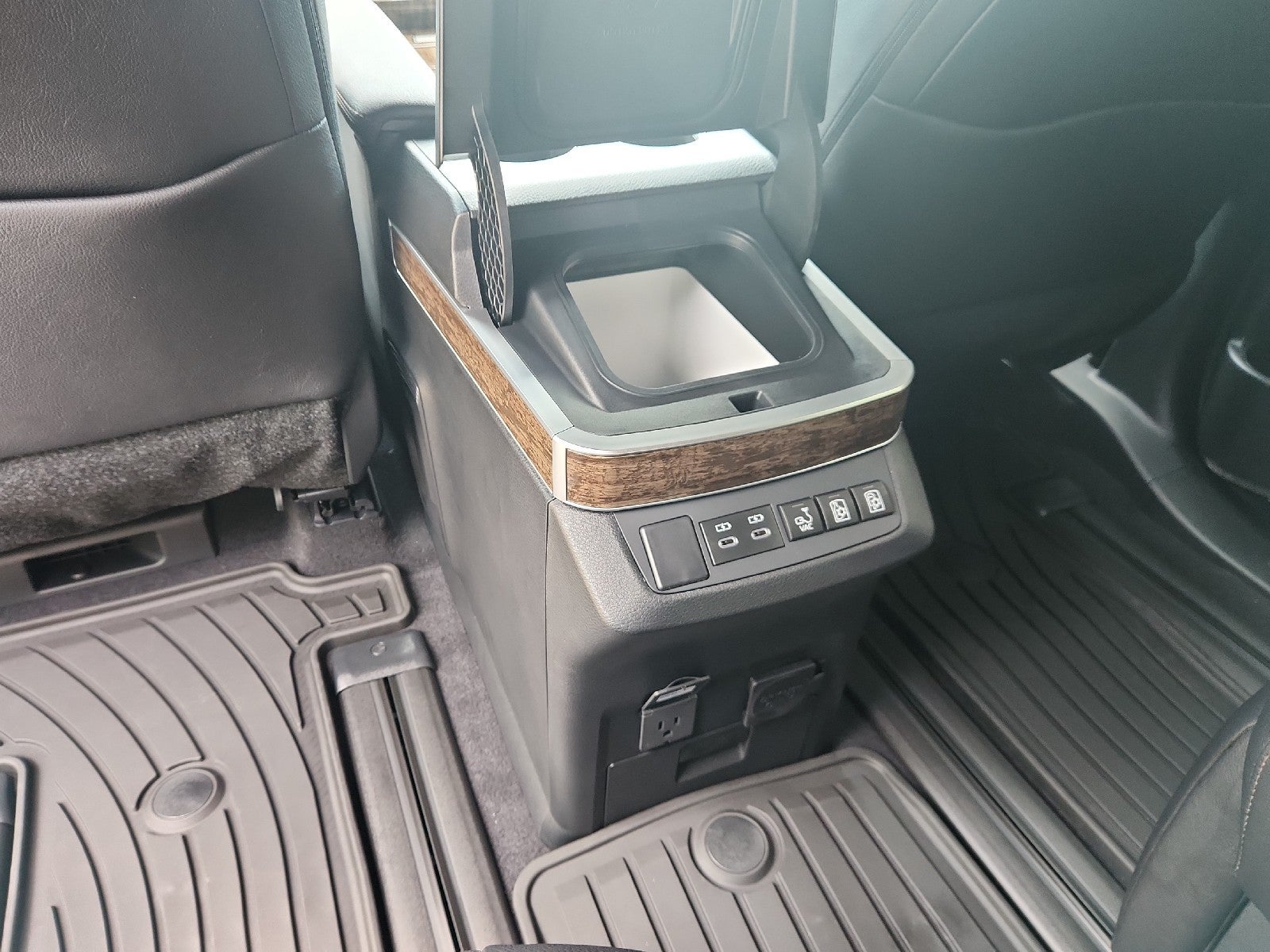 2026 Toyota Sienna 4DR FWD 7P LIMITED