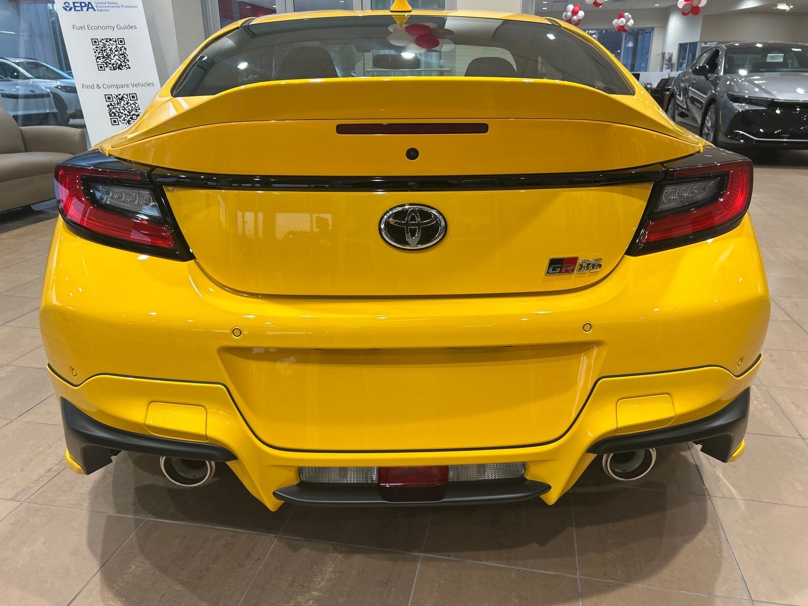 2026 Toyota GR86 2DR AT YUZU EDITION