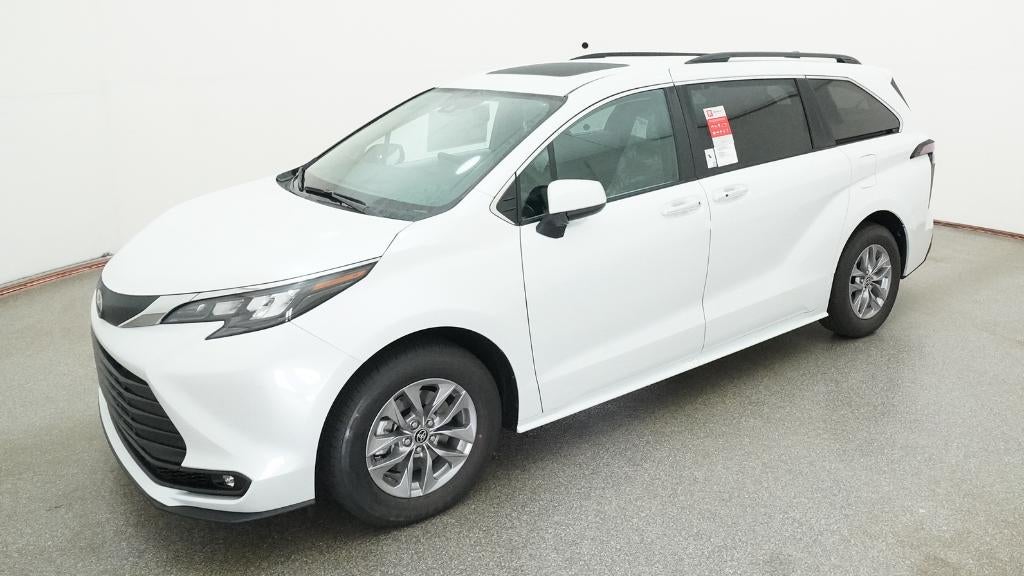 2026 Toyota Sienna XLE 8-Passenger Hybrid FWD's photo