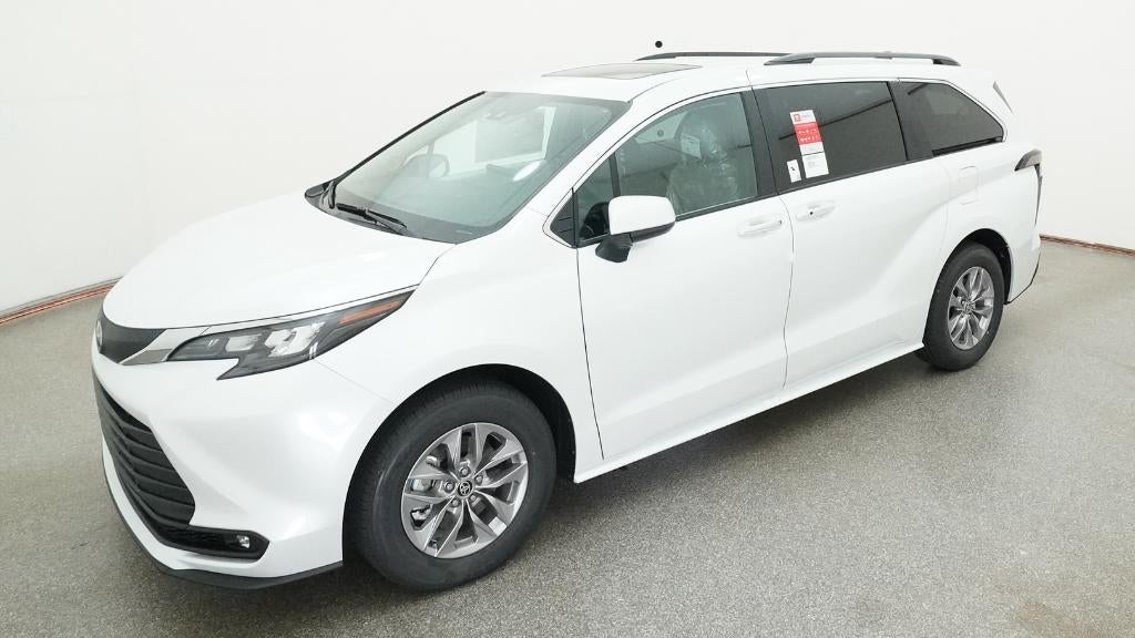 2026 Toyota Sienna XLE 7-Passenger Hybrid FWD's photo
