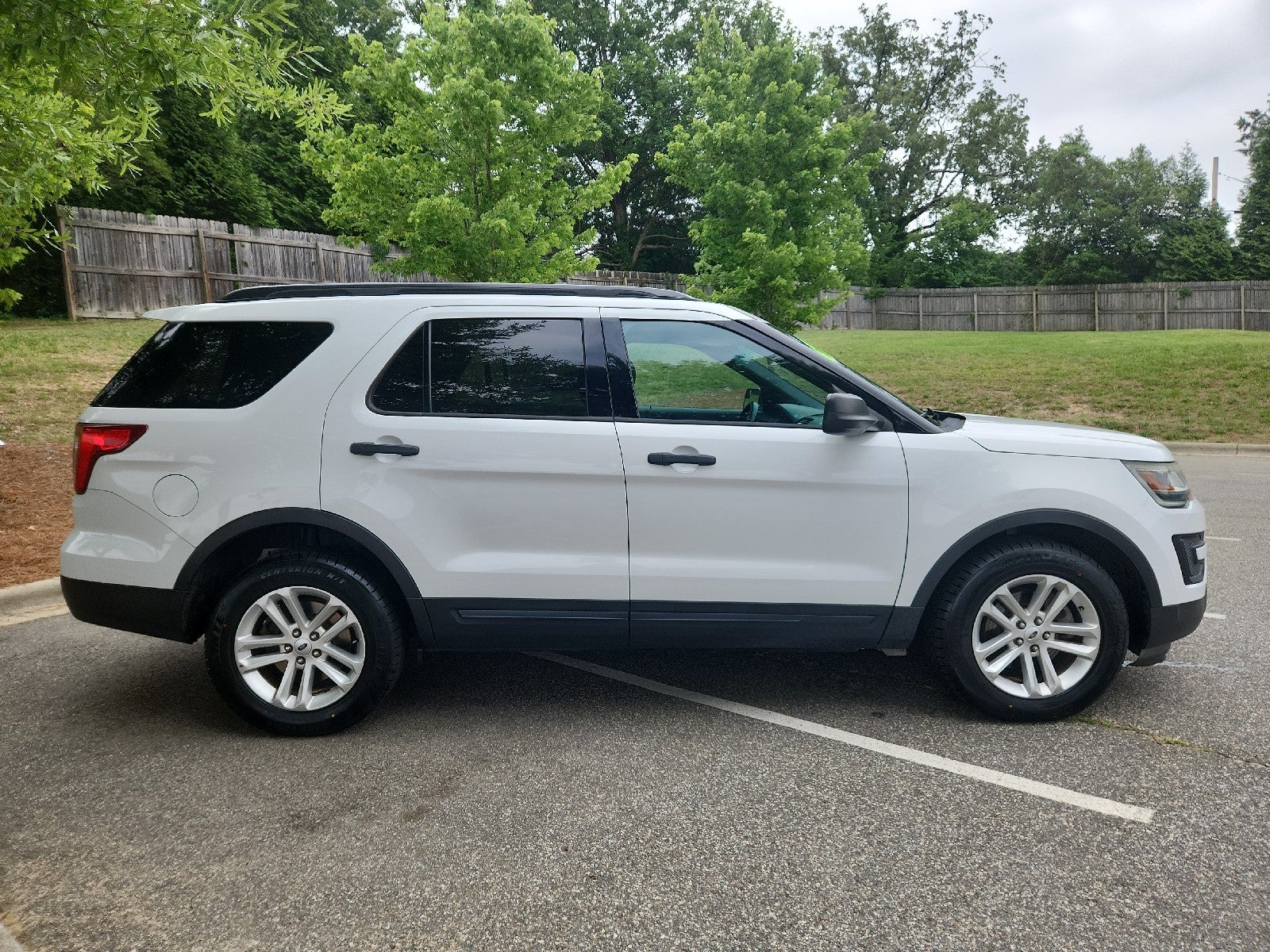 2017 Ford Explorer Base