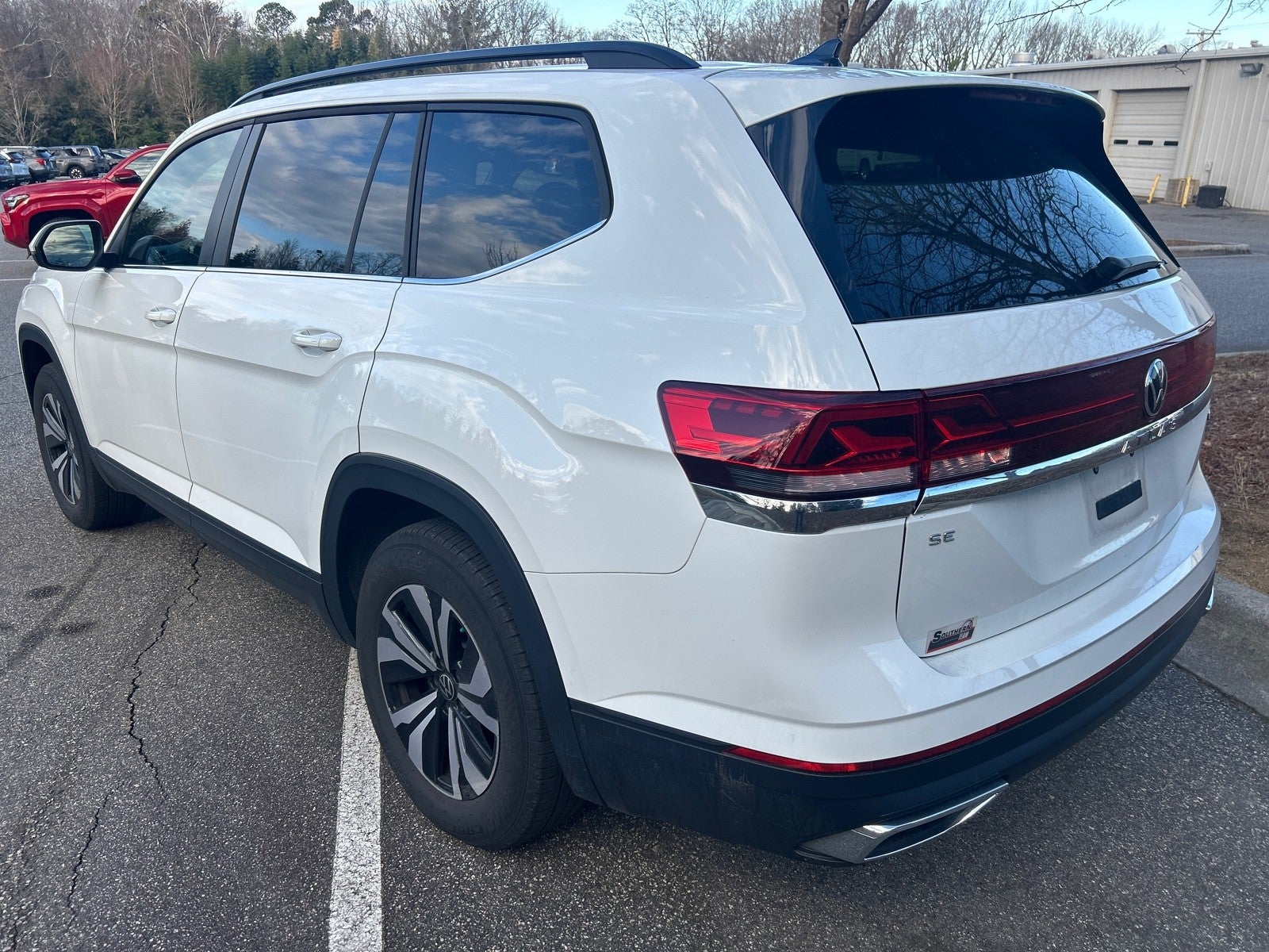 2024 Volkswagen Atlas 2.0T SE