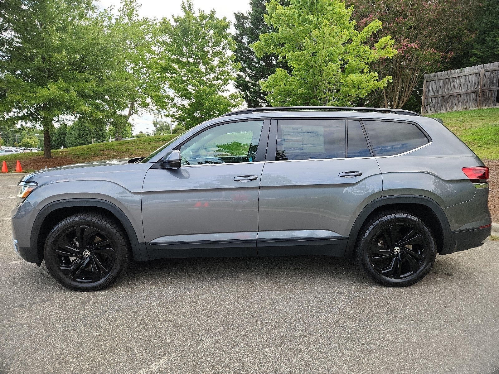 2022 Volkswagen Atlas 3.6L V6 SE w/Technology