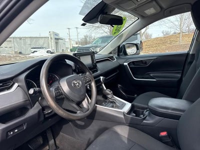 2020 Toyota RAV4 LE