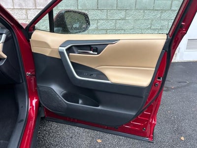 2022 Toyota RAV4 Hybrid XLE