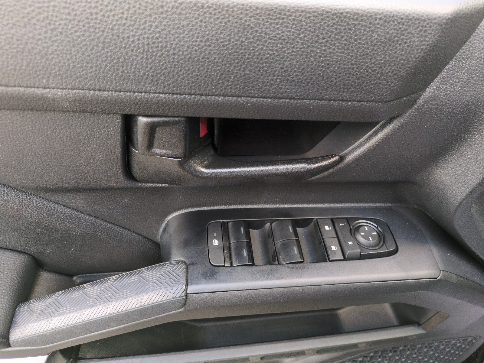 2025 Toyota Tacoma 2WD SR5