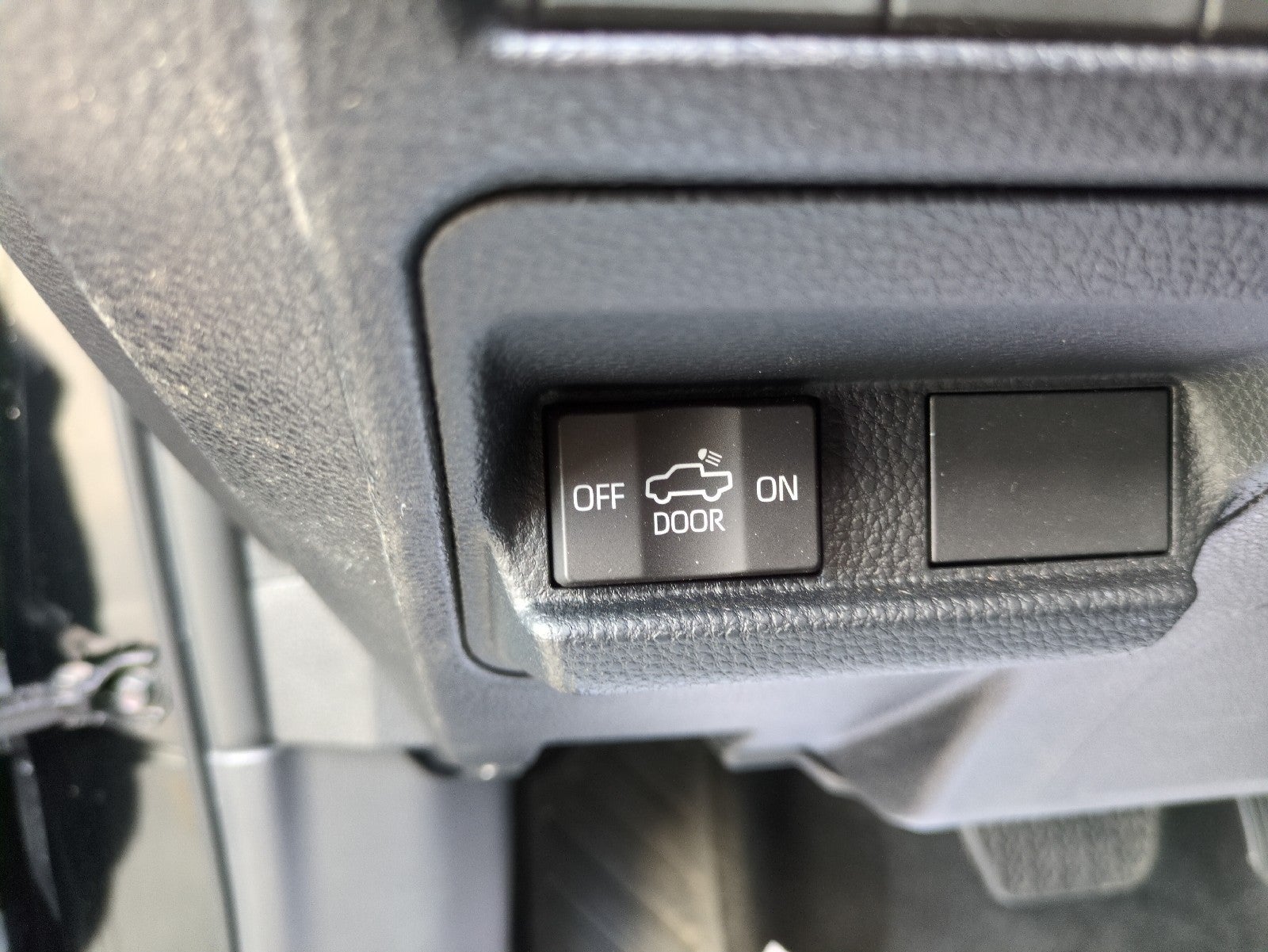 2025 Toyota Tacoma 2WD SR5