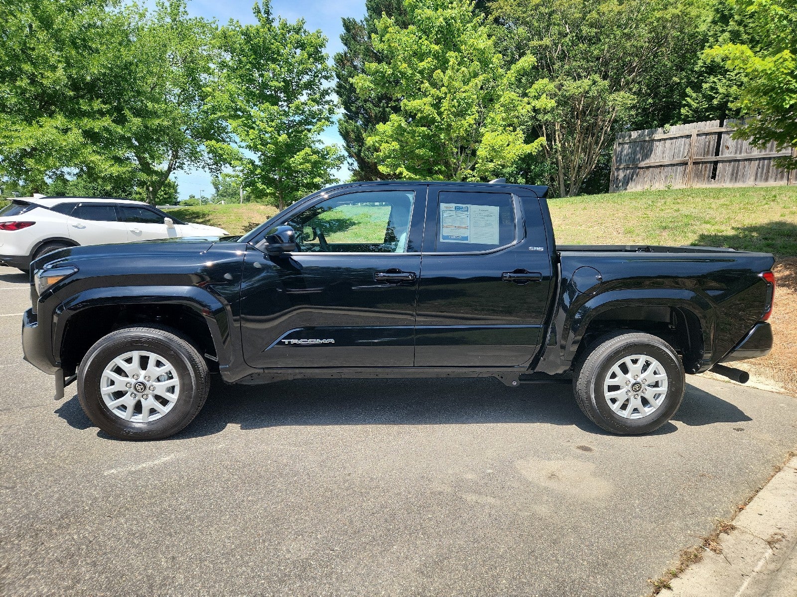 2025 Toyota Tacoma 4WD SR5