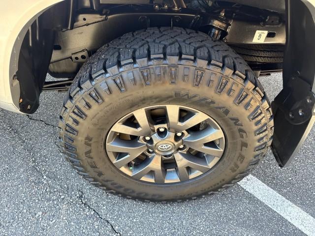 2022 Toyota Tacoma 4WD SR5