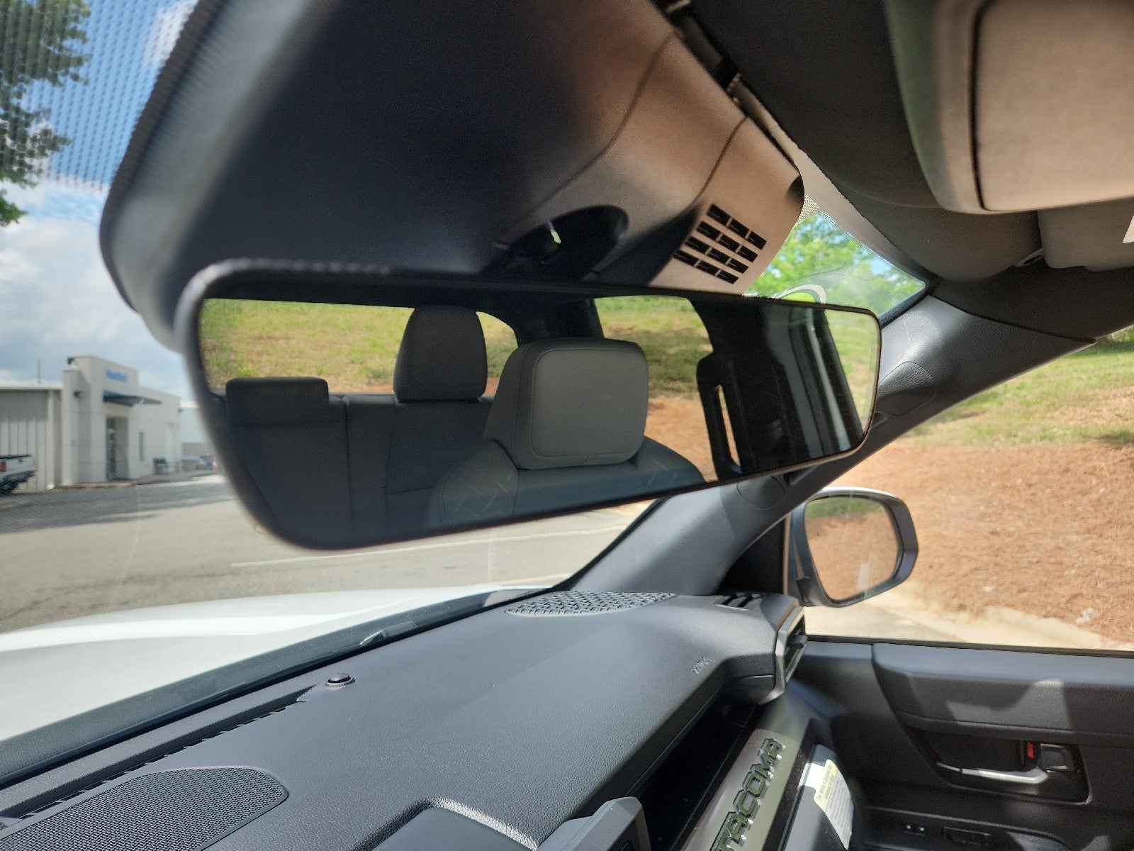 2025 Toyota Tacoma 4WD SR5