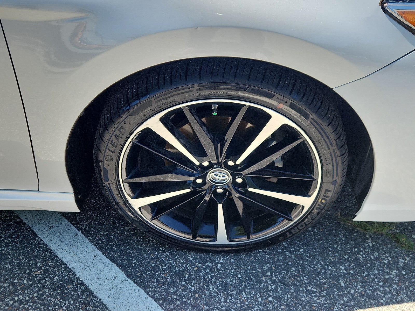 2018 Toyota Camry XSE - Photo 10