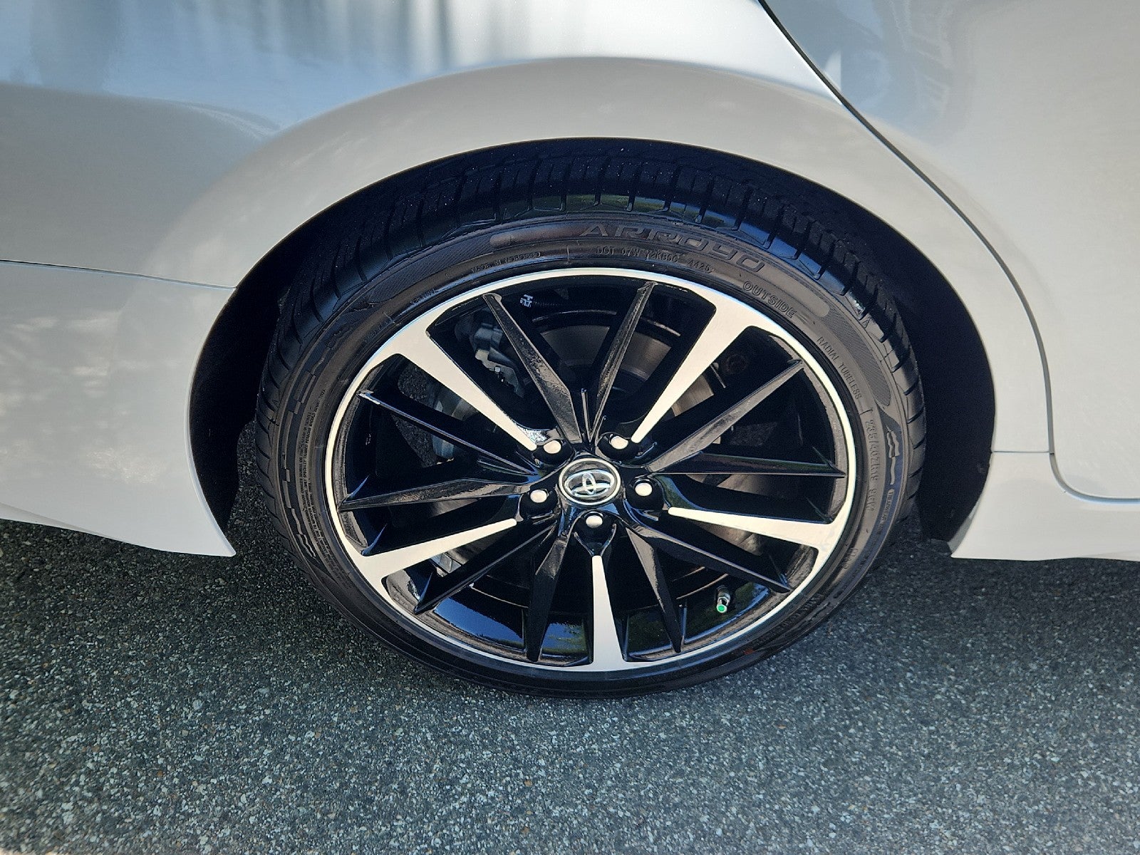 2018 Toyota Camry XSE - Photo 9
